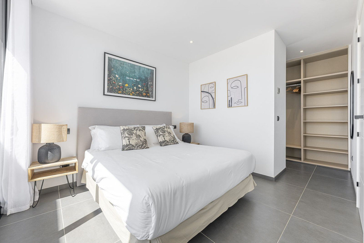 Villa for sale in Estepona