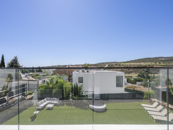 Villa for sale in Estepona