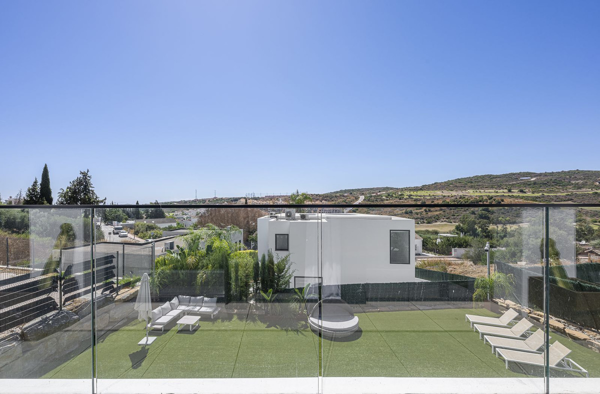 Villa for sale in Estepona