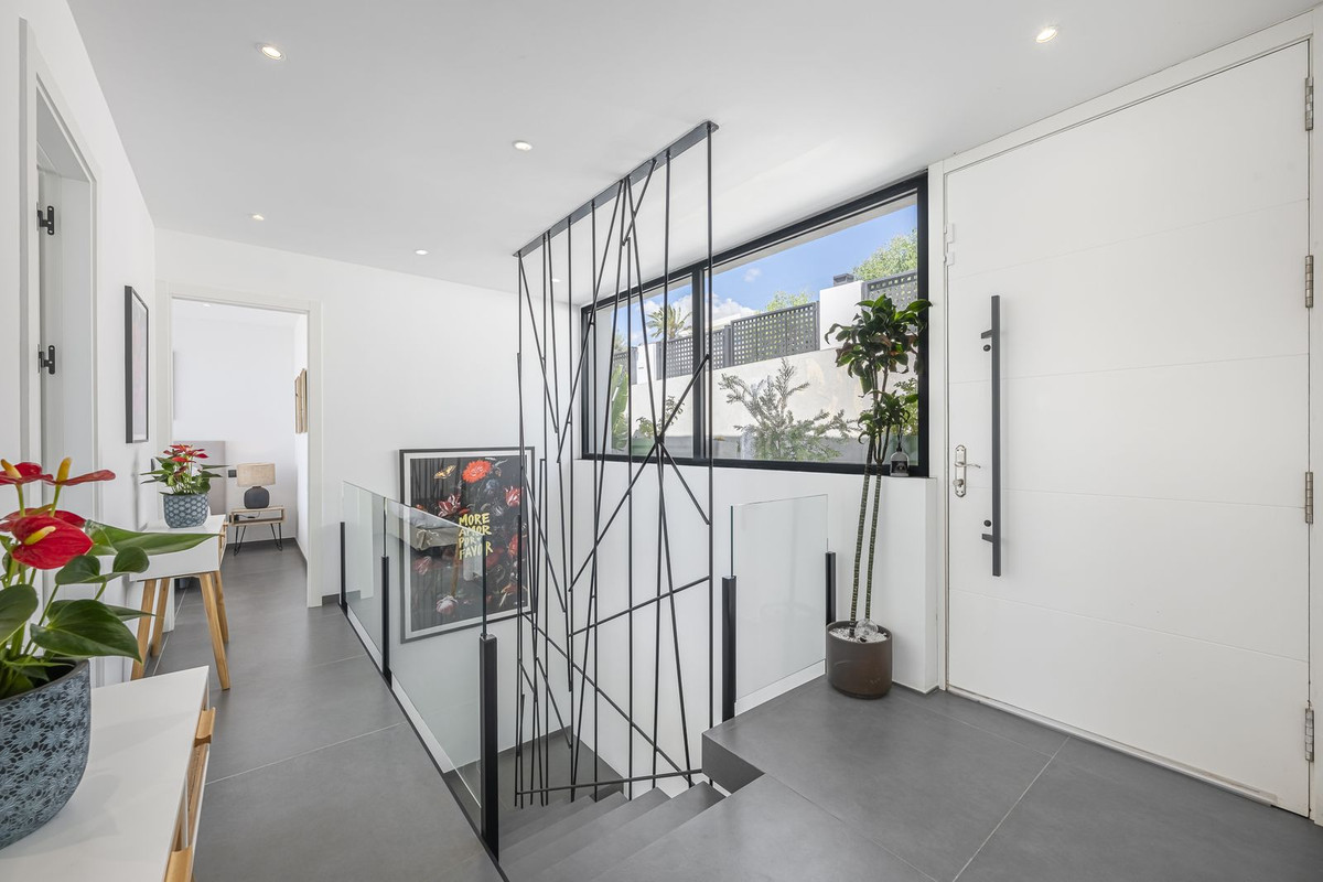 Villa for sale in Estepona