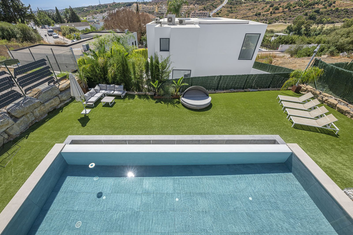 Villa for sale in Estepona