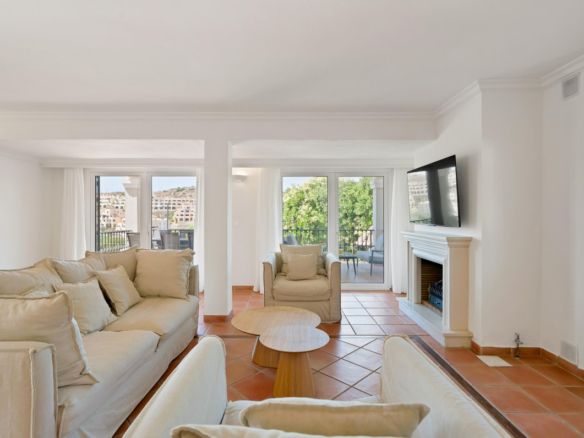 Villa for sale in Estepona