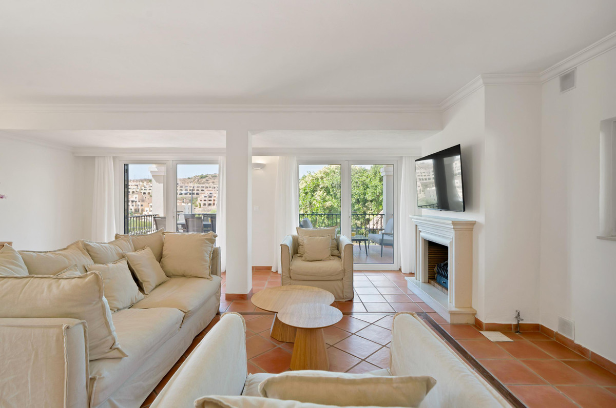 Villa for sale in Estepona