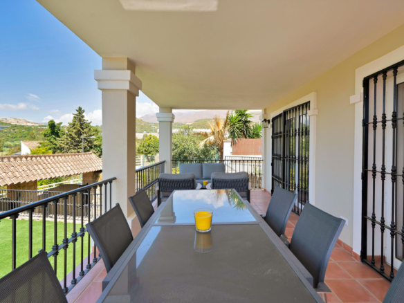 Villa for sale in Estepona