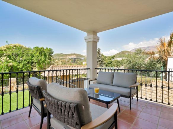 Villa for sale in Estepona