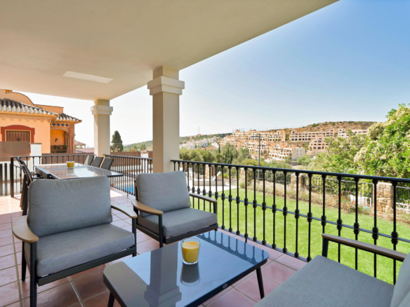 Villa for sale in Estepona
