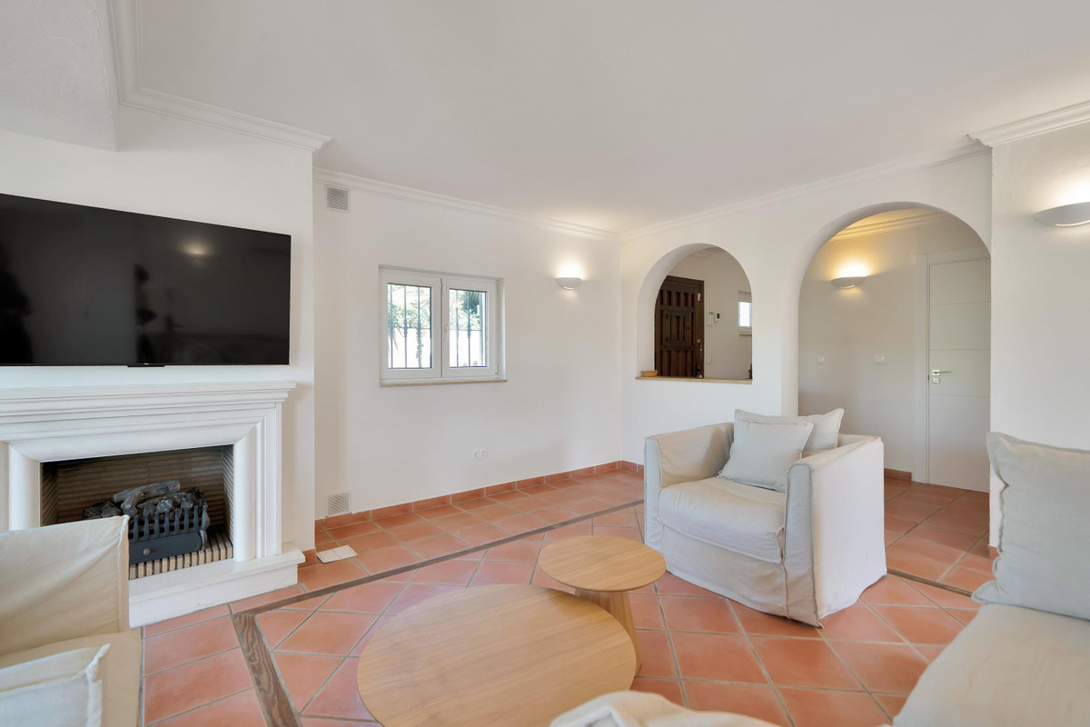Villa for sale in Estepona