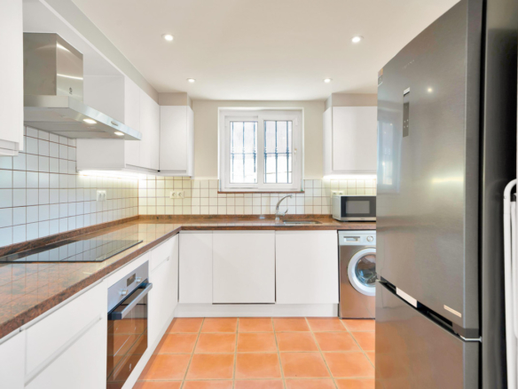 Villa for sale in Estepona