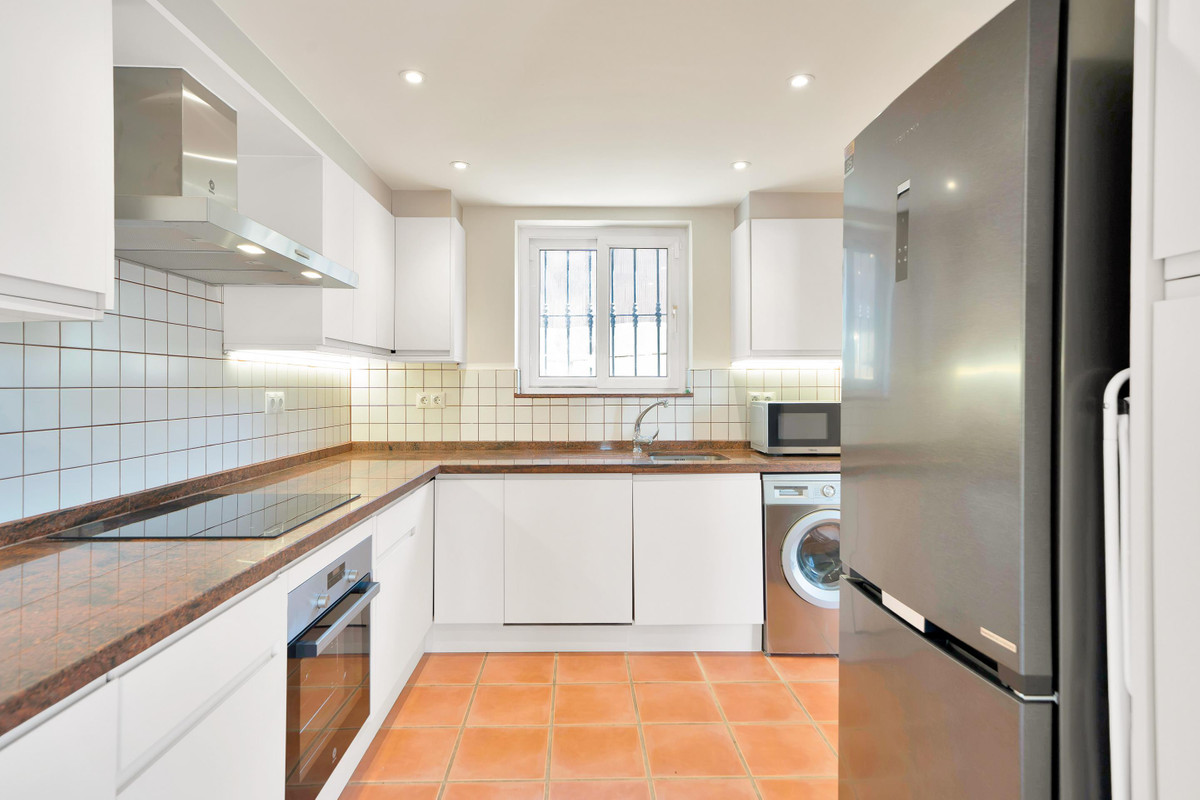 Villa for sale in Estepona