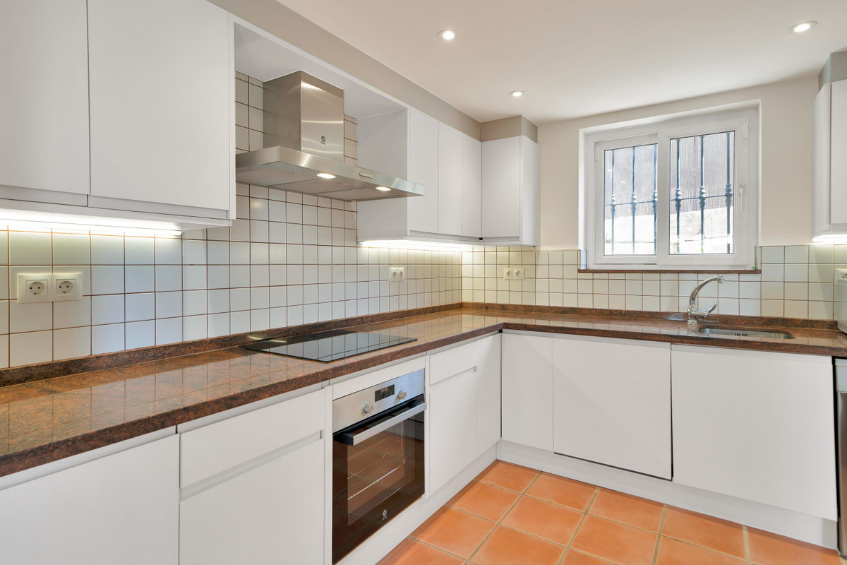 Villa for sale in Estepona