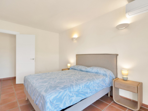 Villa for sale in Estepona