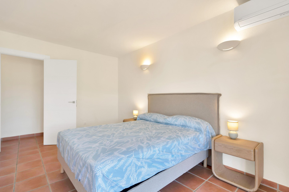 Villa for sale in Estepona