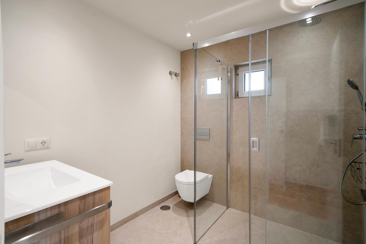 Villa for sale in Estepona