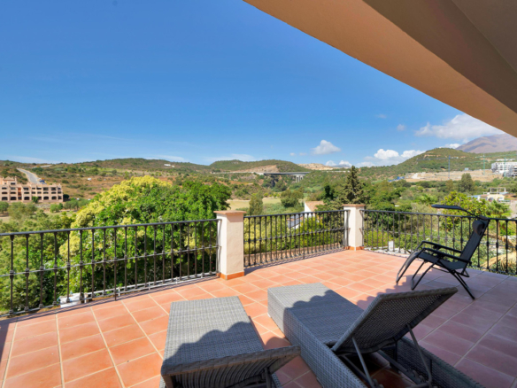 Villa for sale in Estepona