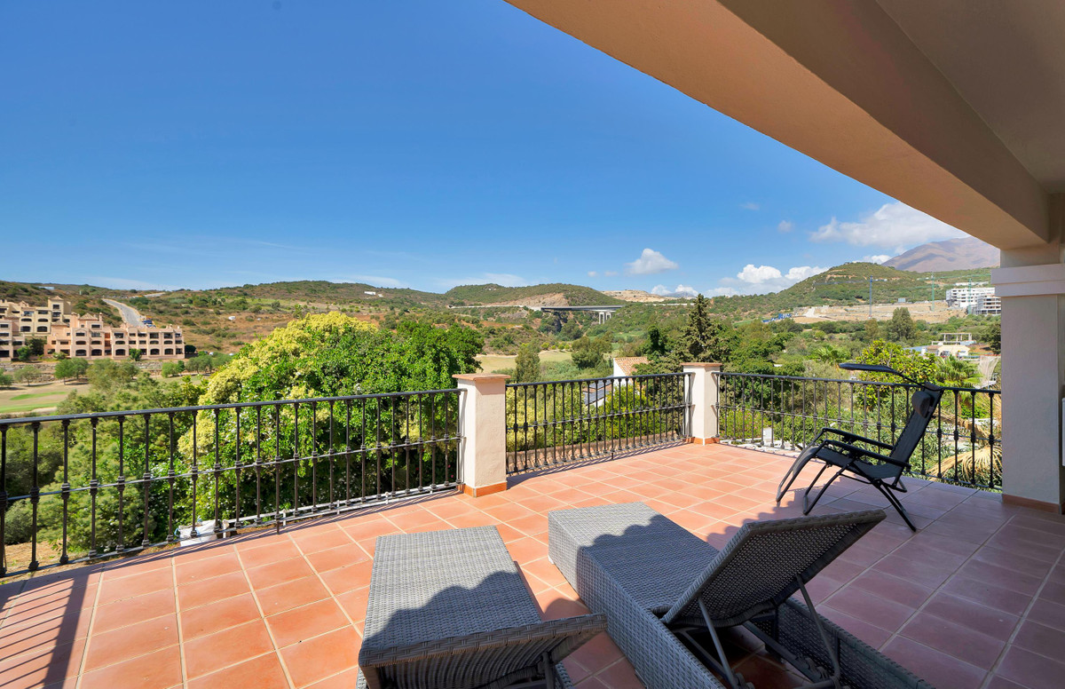 Villa for sale in Estepona