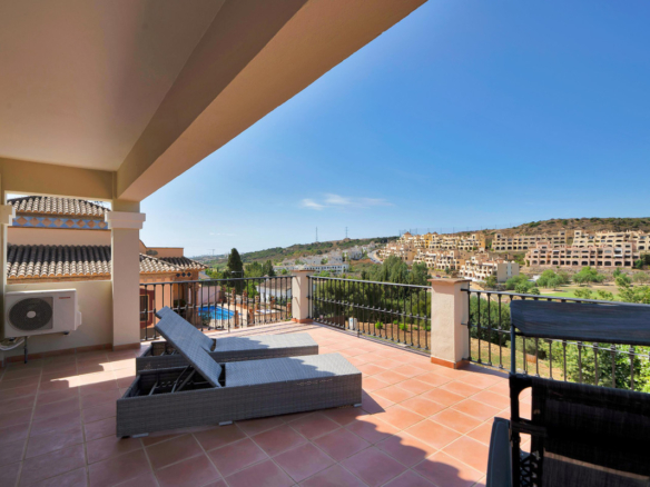 Villa for sale in Estepona