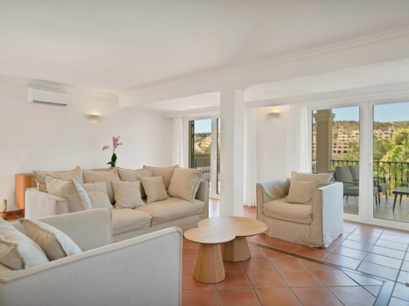 Villa for sale in Estepona