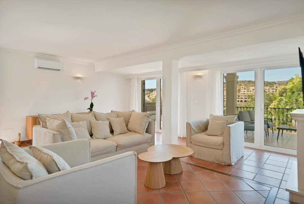 Villa for sale in Estepona