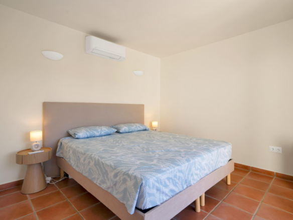 Villa for sale in Estepona