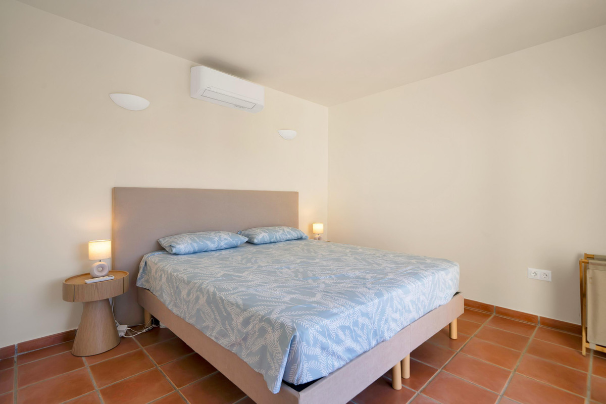 Villa for sale in Estepona