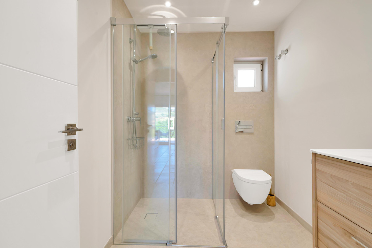 Villa for sale in Estepona