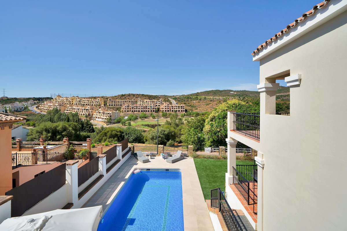 Villa for sale in Estepona
