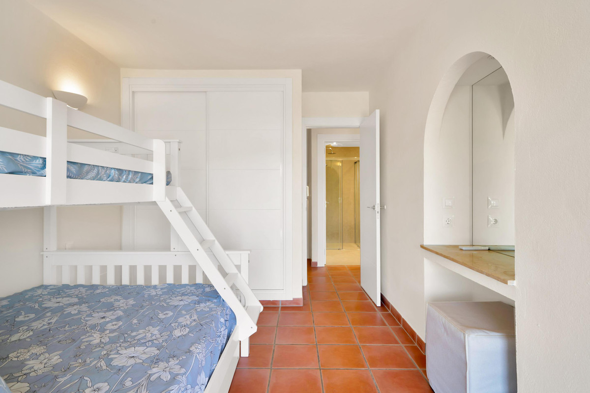 Villa for sale in Estepona
