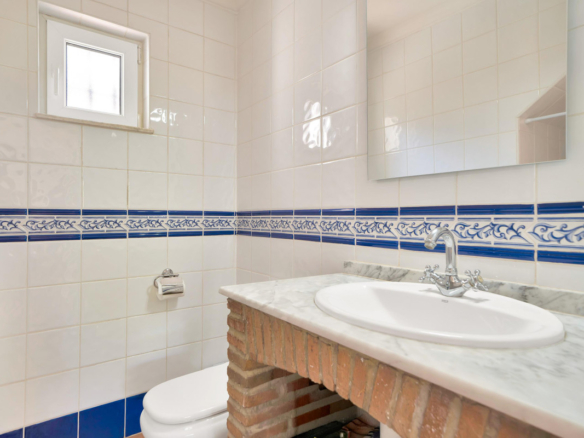 Villa for sale in Estepona