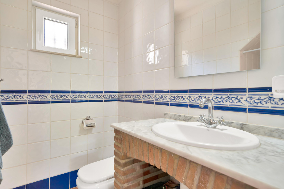 Villa for sale in Estepona
