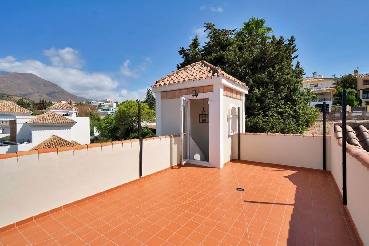Villa for sale in Estepona