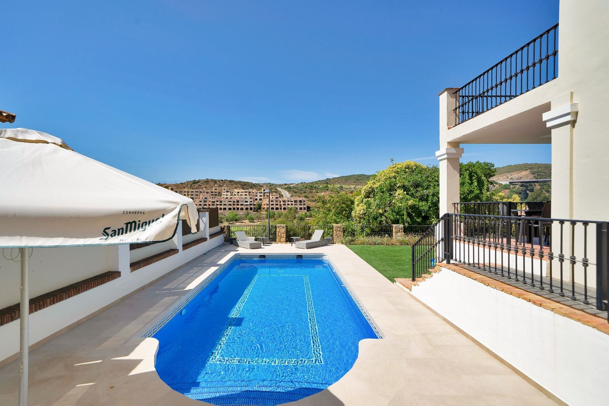 Villa for sale in Estepona