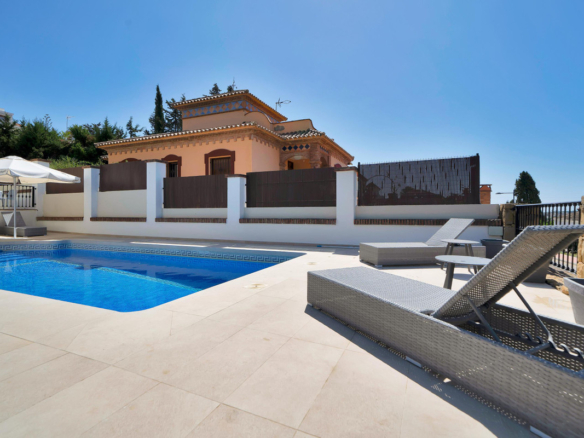 Villa for sale in Estepona