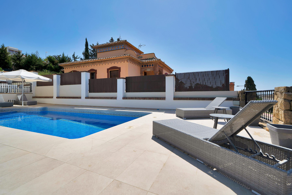Villa for sale in Estepona