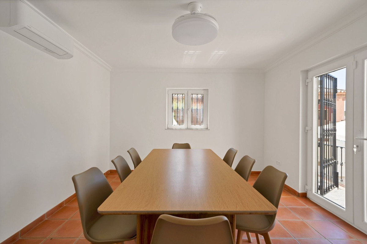Villa for sale in Estepona