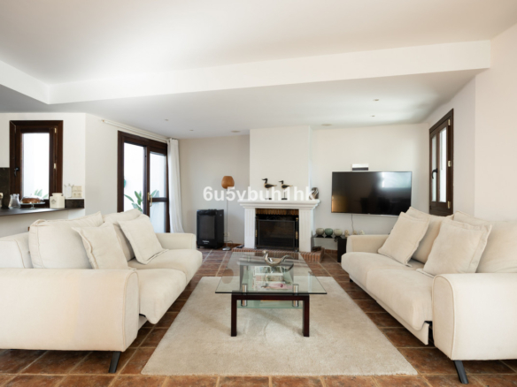 Villa for sale in Estepona
