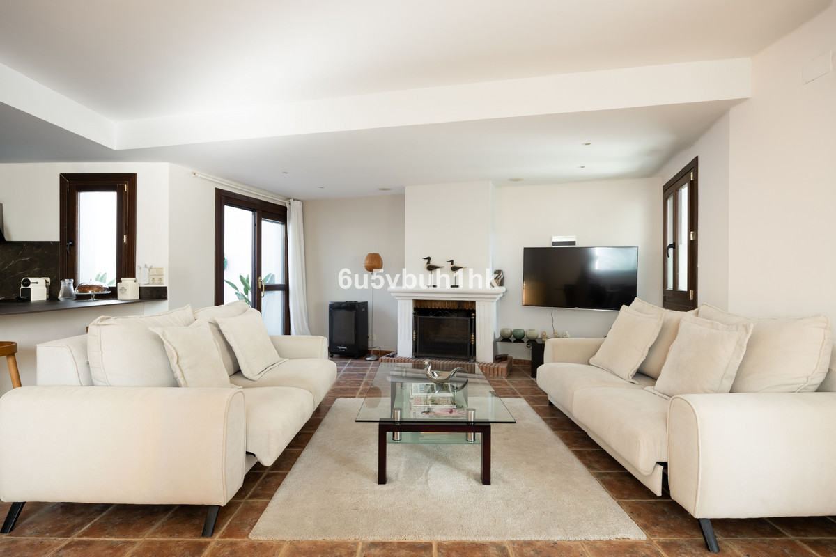Villa for sale in Estepona