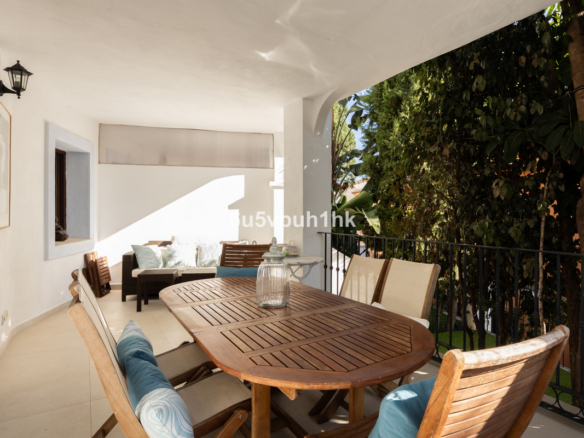 Villa for sale in Estepona