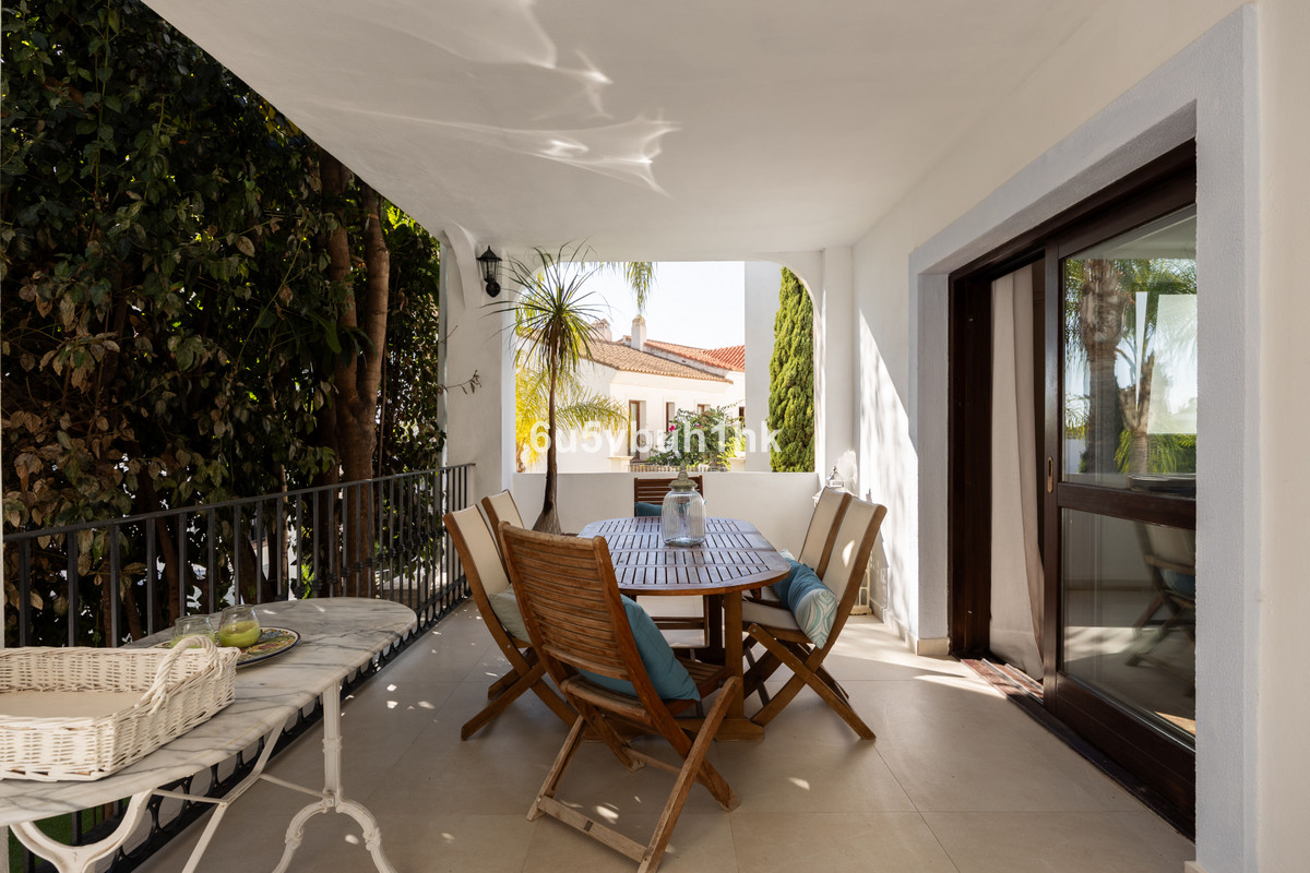 Villa for sale in Estepona