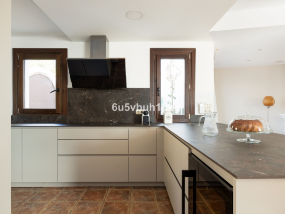 Villa for sale in Estepona