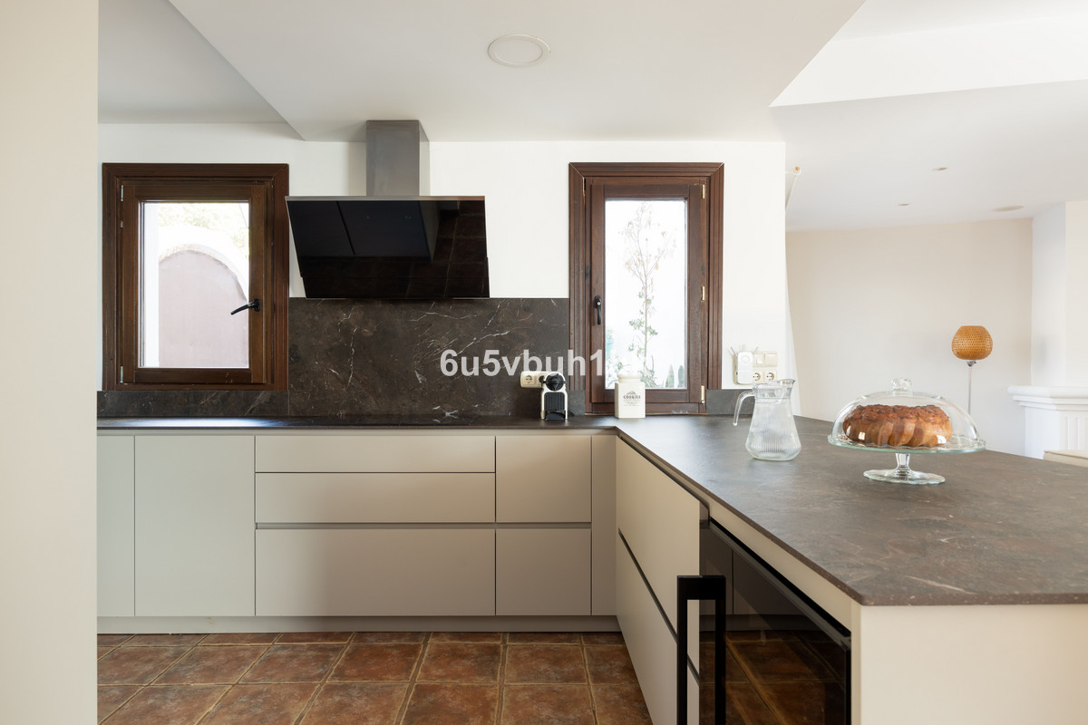 Villa for sale in Estepona