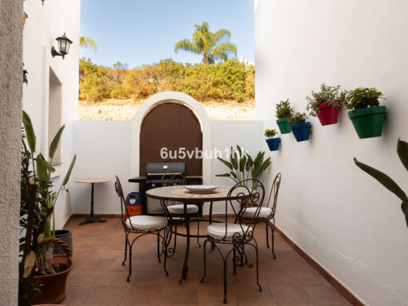 Villa for sale in Estepona