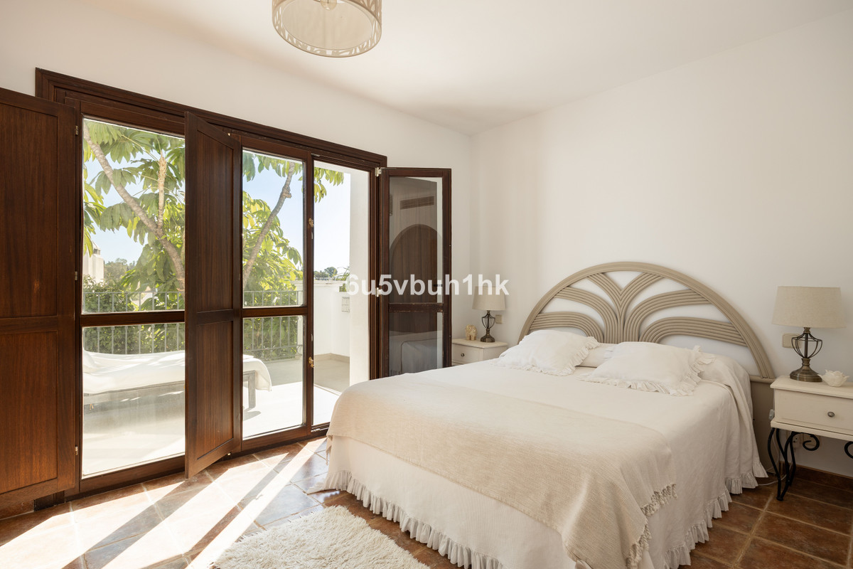 Villa for sale in Estepona