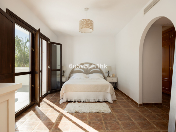 Villa for sale in Estepona