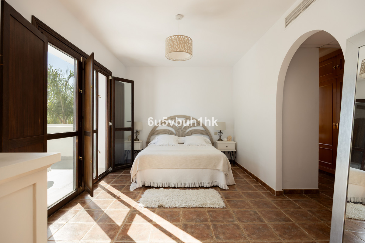 Villa for sale in Estepona