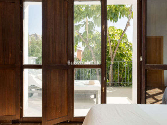 Villa for sale in Estepona