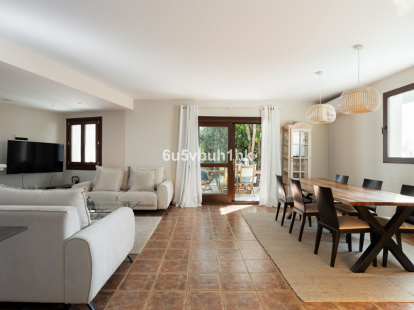 Villa for sale in Estepona