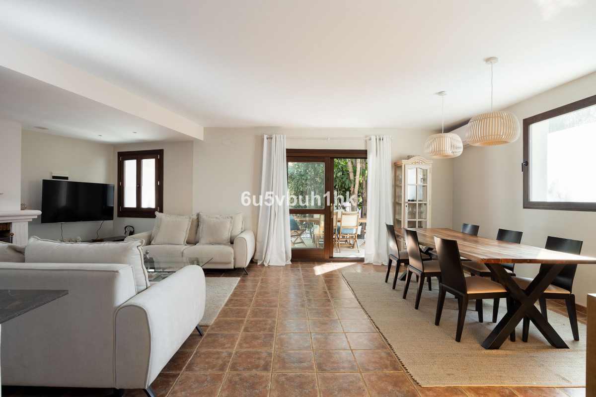 Villa for sale in Estepona