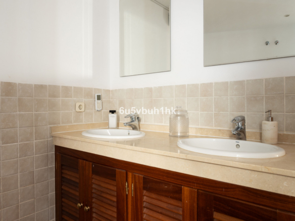 Villa for sale in Estepona