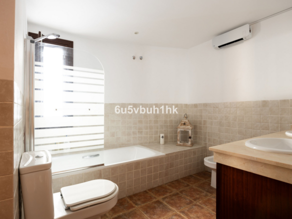 Villa for sale in Estepona