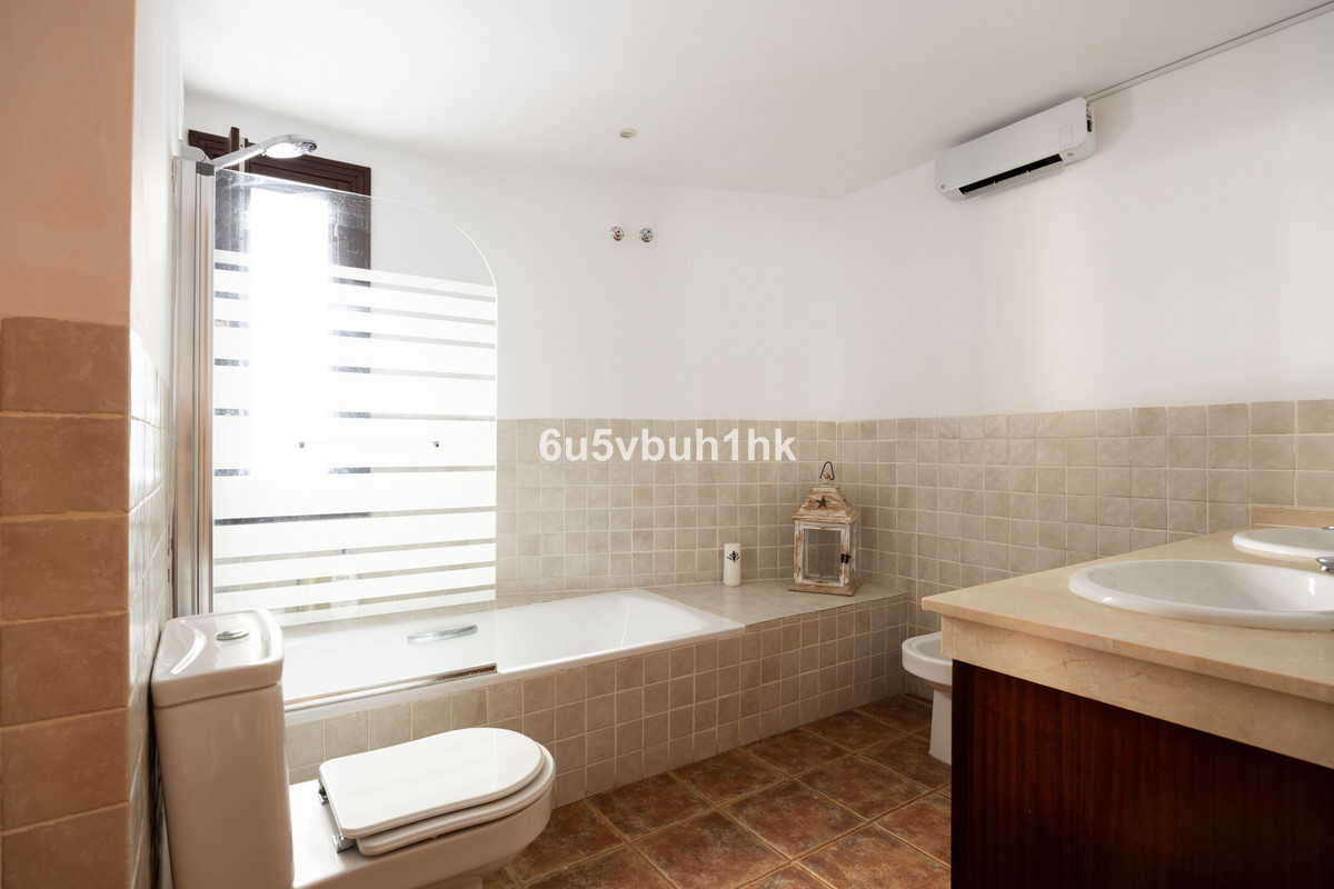 Villa for sale in Estepona
